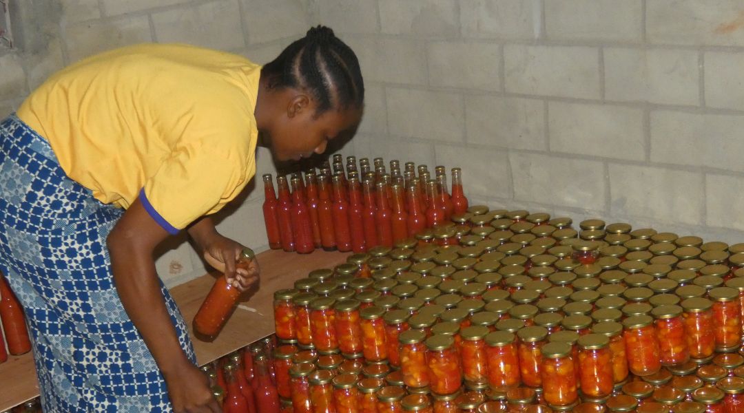 Appui à la gestion de stock de conserves alimentaires locales