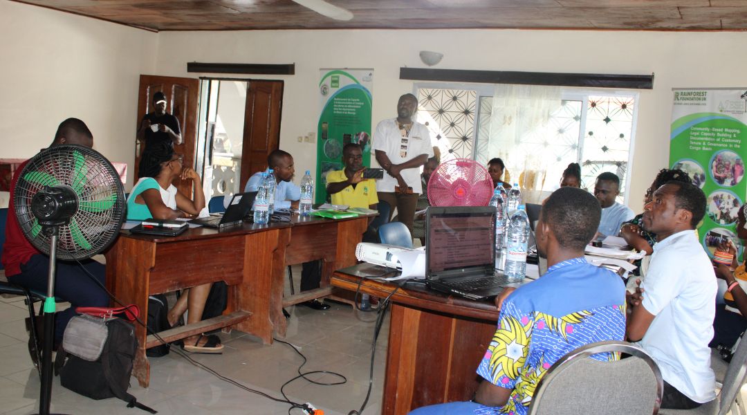 Formation à la gestion de projets (droits des communautés, genre, biodiversité…).
